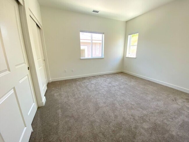Building Photo - Built 2023! NW Reno 3 Bedroom House - Downstairs Masterbedroom/Masterbath
