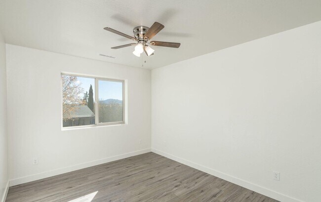 Building Photo - 7565 E Addis Ave