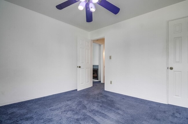 Building Photo - Price drop! Cozy Home Between Mission Beac...