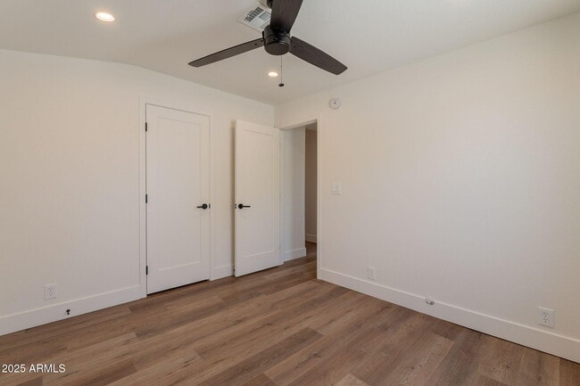 Building Photo - 1530 E Alameda Dr