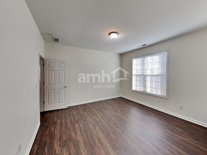 Building Photo - 192 Greenview Dr