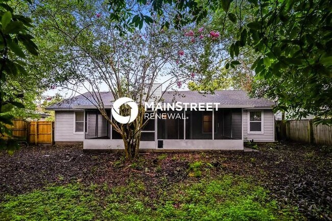 Building Photo - 3 Bedroom Pet-Friendly Home in Jacksonville, FL with Main Street Renewal