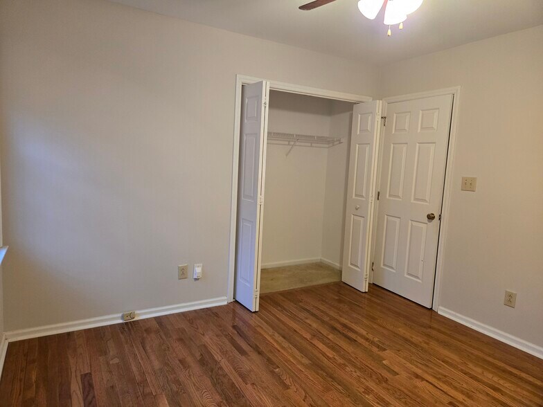 Building Photo - 11015 S Ford Rd