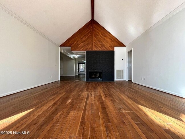 Building Photo - 7 Ash Ct