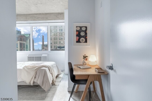 Building Photo - 10 Commerce Ct