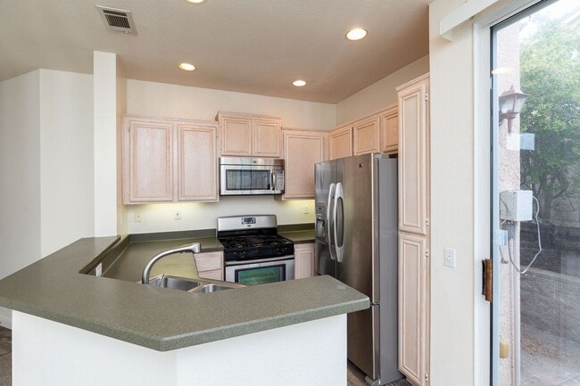 Building Photo - 3 Bedroom Townhome in Scripps Ranch