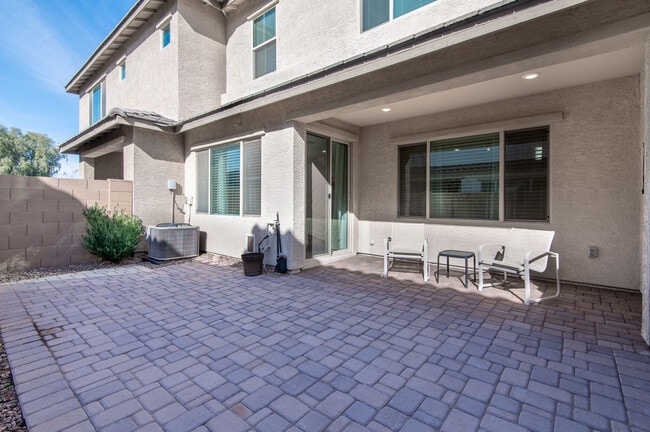 Building Photo - 737 E Beauchamp Dr