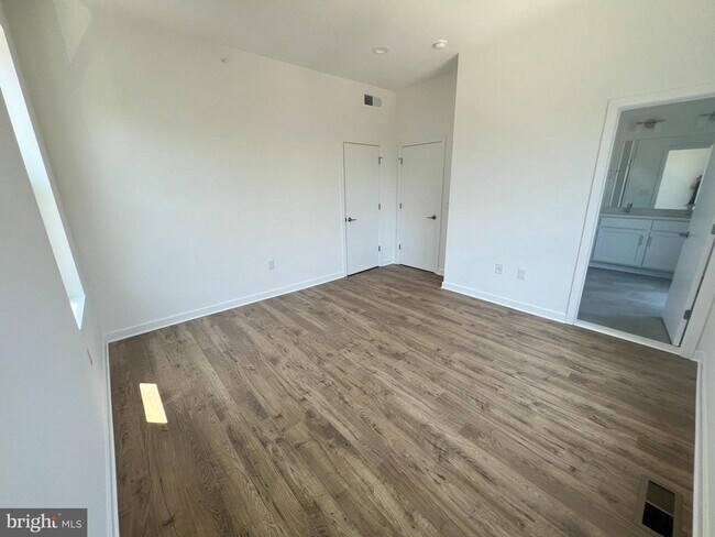 Building Photo - 3010 Pierview Walk