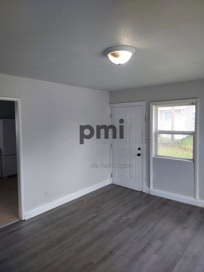 Building Photo - 801 Cantrell Heights St