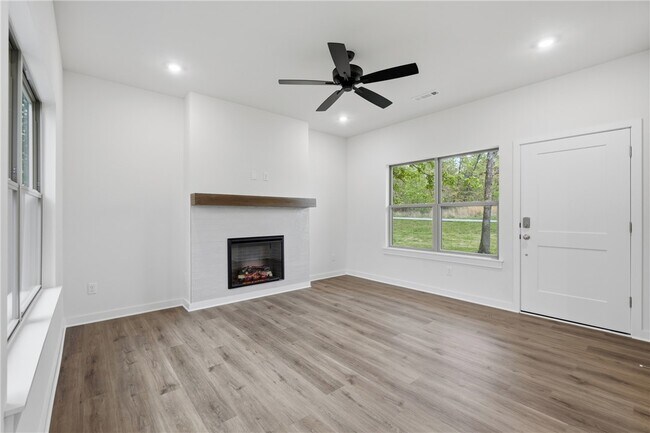 Building Photo - 276 Kinross Dr