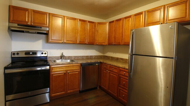 Building Photo - Spacious Two-Bedroom Apartment
