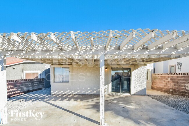 Building Photo - 2359 Los Feliz St