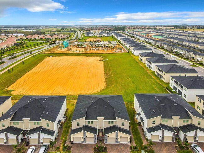 Building Photo - 9335 Sommerset Hills Dr