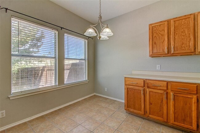 Building Photo - 2851 Southampton Way