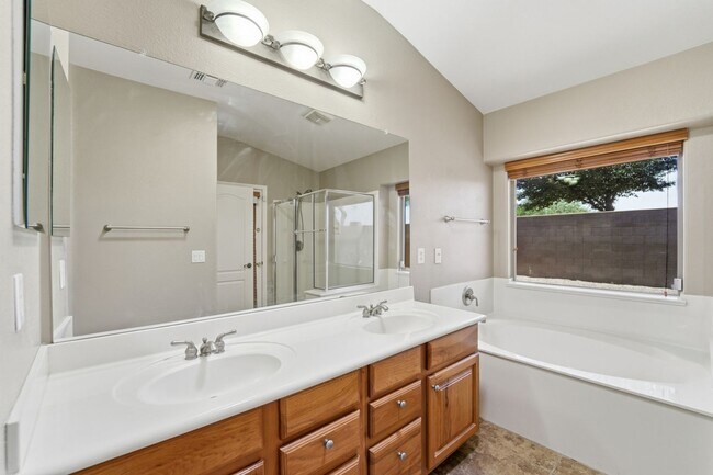 Building Photo - Maricopa Gem! 2,130 SF, Large Kitchen, AZ Room + Golf Course Living