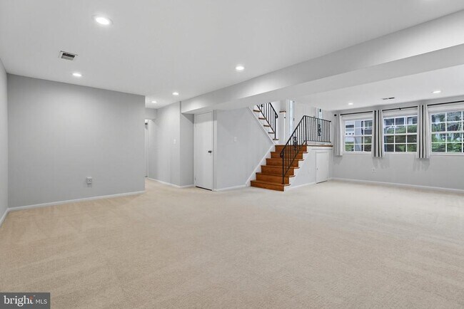 Building Photo - 5023 King Richard Dr