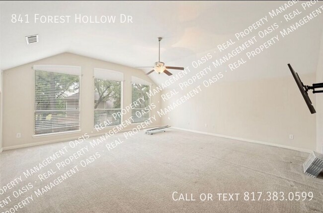 Building Photo - 841 Forest Hollow Dr