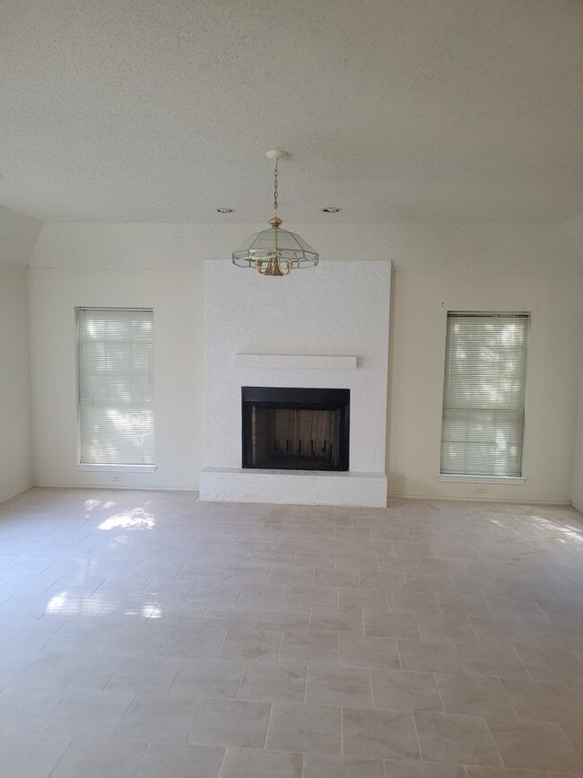Building Photo - 17915 Summer Knoll Dr