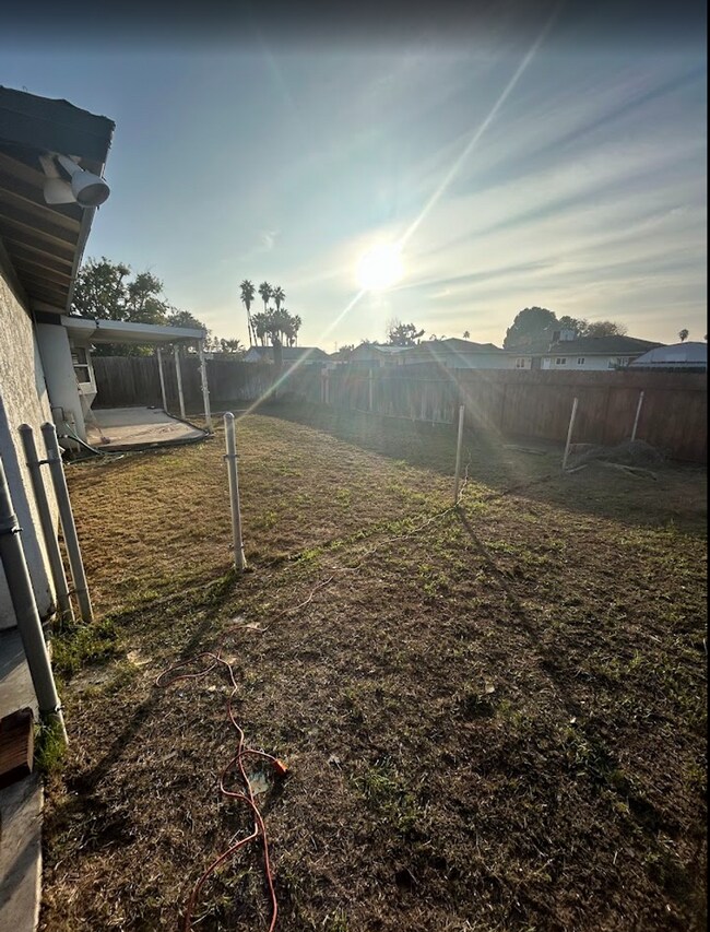 Building Photo - 3 Bed, 2 bath in SW