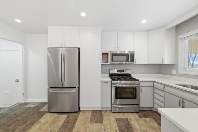 Building Photo - Spacious 5-Bedroom Home with Modern Updates and Natural Light