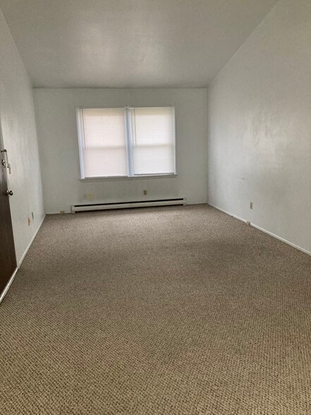 Building Photo - 327 M St