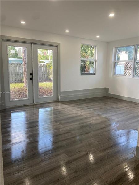 Building Photo - 1029 SW 1st Ave