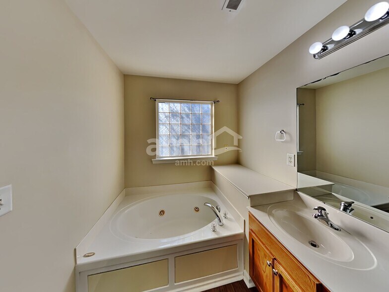 Building Photo - 105 Riverfront Pky