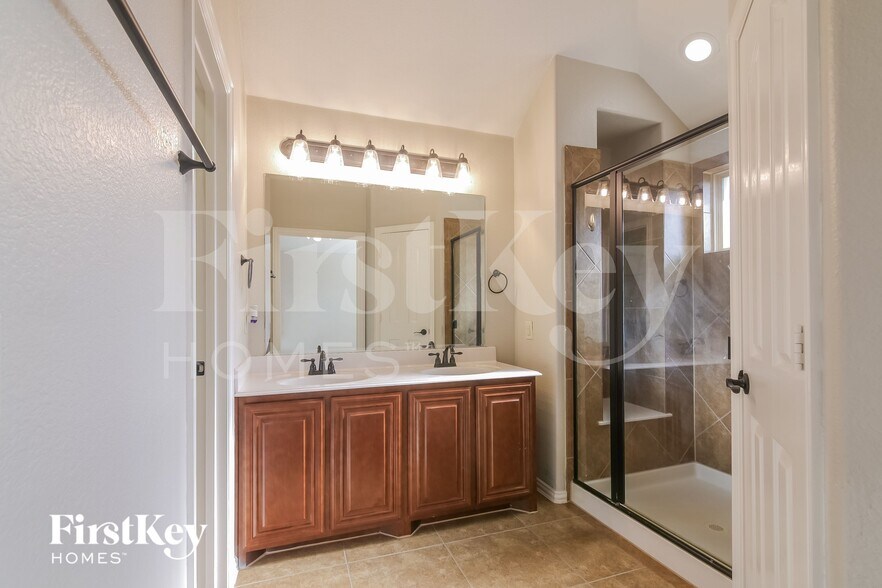 Building Photo - 1301 Lucetta Ct