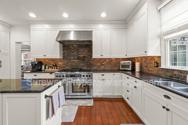 Building Photo - 2 Heather Ln