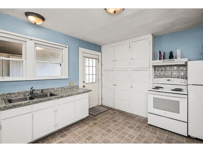 Building Photo - 511 Madison St