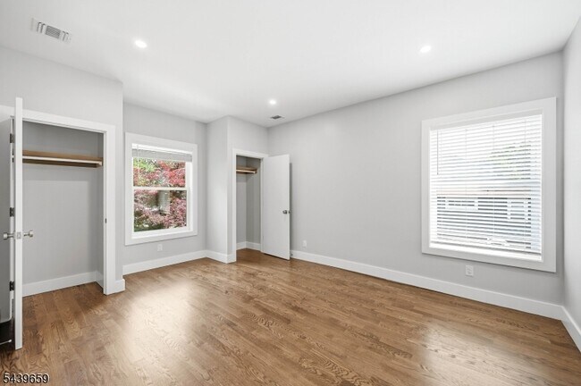 Building Photo - 40 Jardine Rd