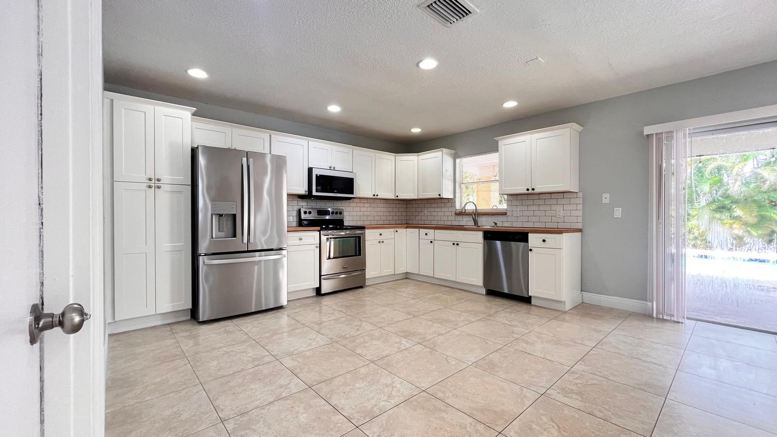Building Photo - 11535 Sanderling Dr