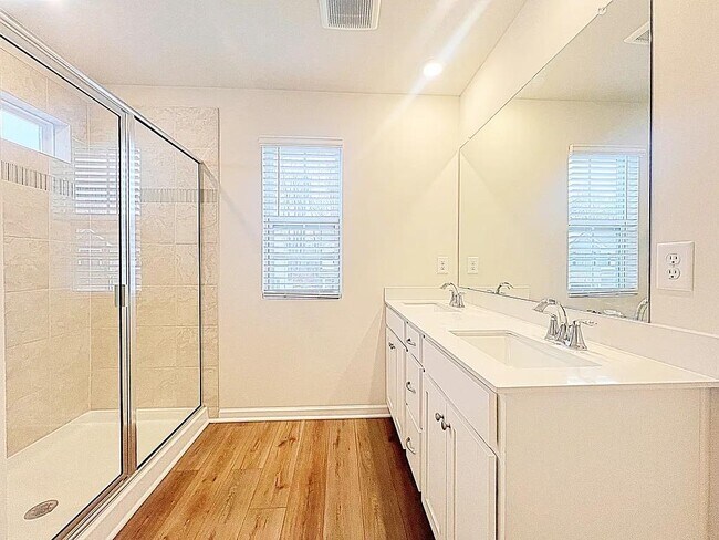 Building Photo - 211 Stellate Pl