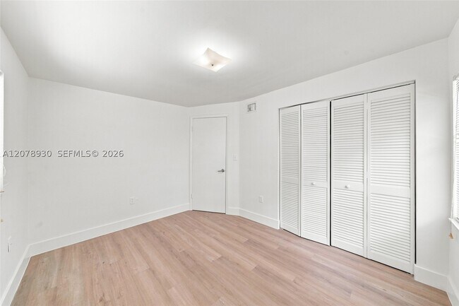 Building Photo - 402 NW 44th Ave
