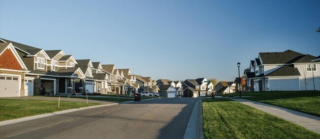 Building Photo - Stunning End Unit 3bed 3bath Townhome in Woodbury!