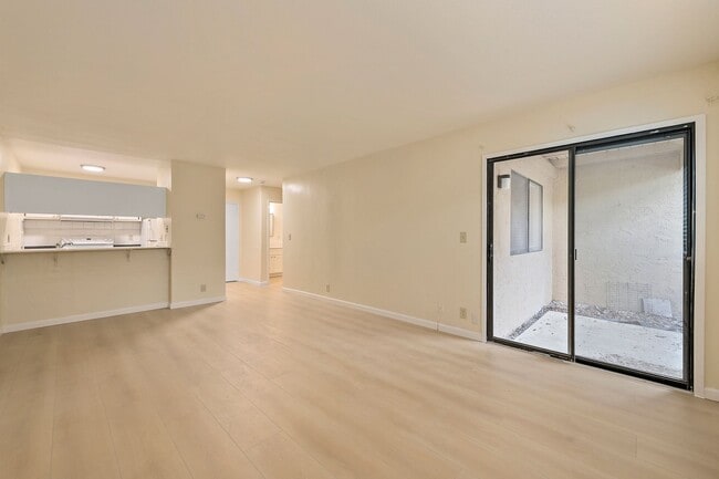 Building Photo - 1 bedroom 1 bath condo in heart of Silicon Valley.