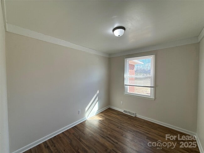 Building Photo - 6005 Waxhaw Hwy