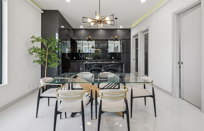 Building Photo - 1880 Beaumont St