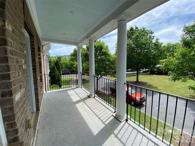 Building Photo - 9916 Evergreen Terrace Drive