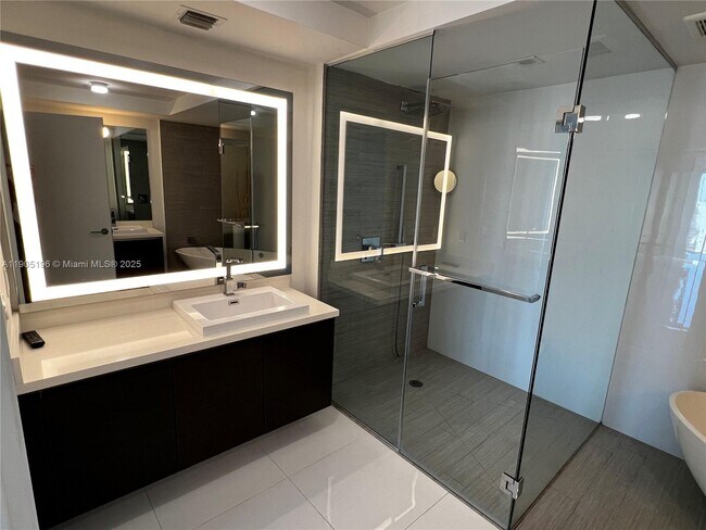 Building Photo - 300 Sunny Isles Blvd