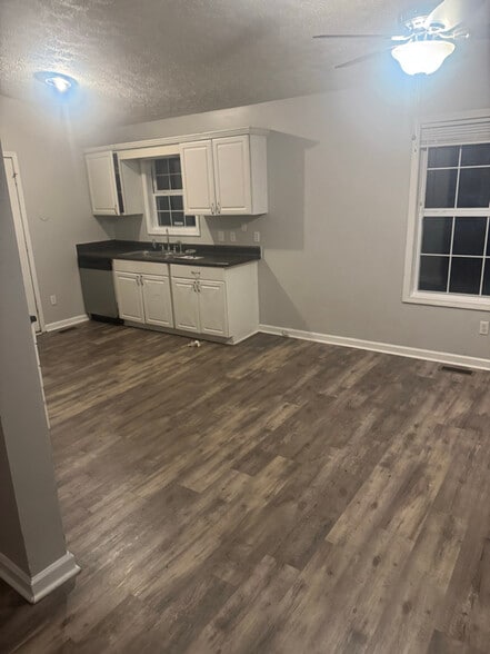 Building Photo - 825 Bitternut Dr