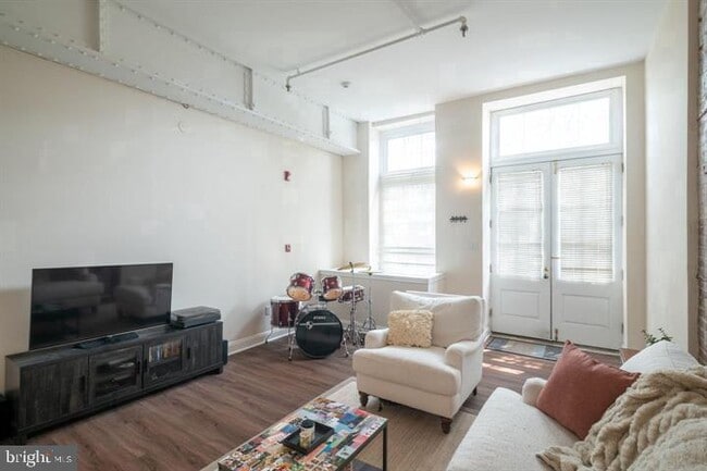 Building Photo - 50 N Front St