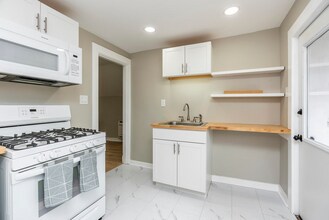 Building Photo - Charming, Fully Furnished Kenwick Rental | $1,250 mo
