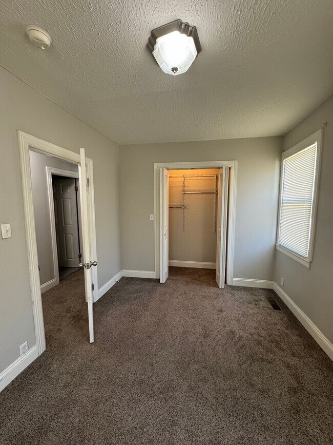 Building Photo - Duplex - Next to Drury University