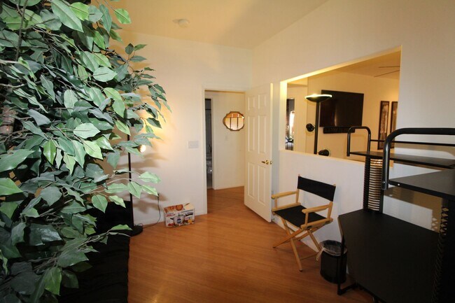 Building Photo - SHOWINGS AVAILABLE NOW