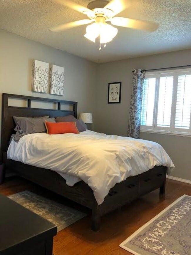 Building Photo - 4 Bd, 2 Ba, Home, Quiet Neighborhood, Great Floorplan, Mature Landscaping!