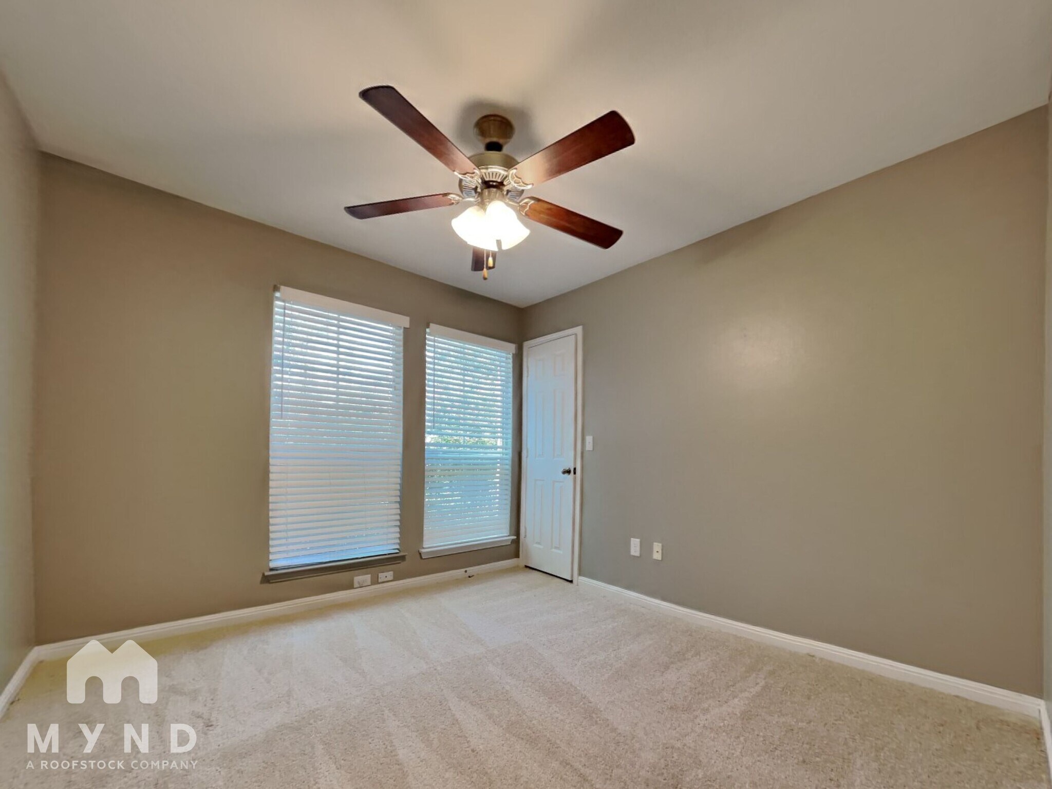 Building Photo - 1100 Mitchell Dr