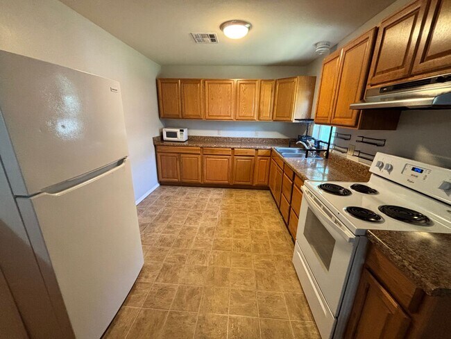 Building Photo - 2 bedroom 1 bathroom house in Downtown Edmond with central heat and air and washer/dryer hookup