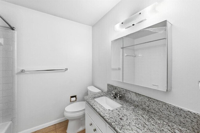 Building Photo - 6210 Shadow Valley Dr