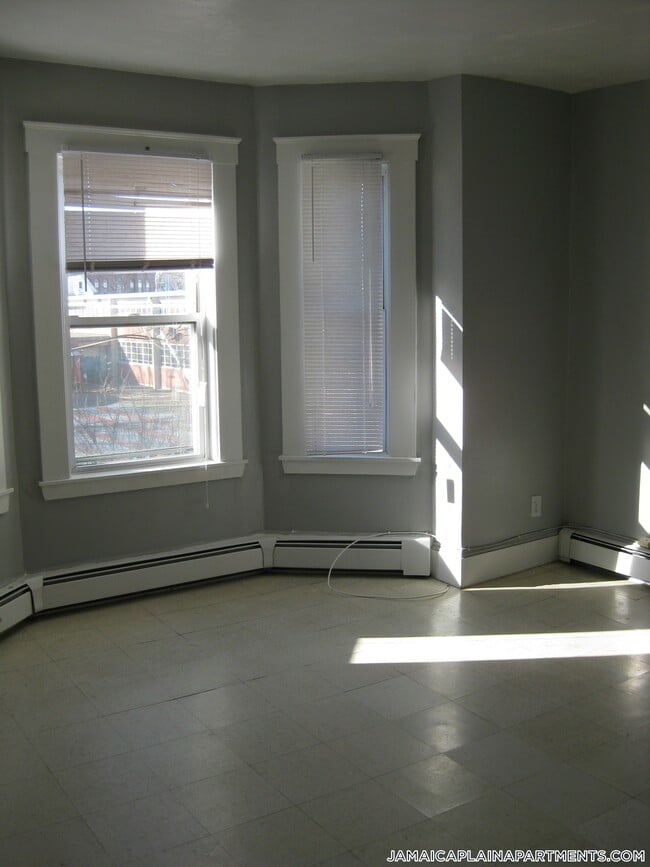 Building Photo - 36 Mozart St